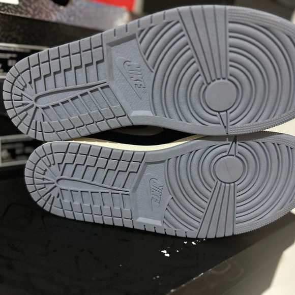 Jordan 1 Mid SE Craft
Obsidian French Blue Ashen Slate White - Picture 8 of 8